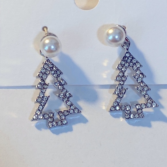 Christmas Silver Tone Rhinestone & Pearl Christmas Trees Earrings NWT - Picture 1 of 2